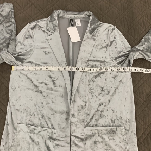 H & M Gray NWT Crushed Velvet Jacket size M - Picture 15 of 17
